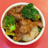 Beef With Broccoli (Medium) · Sliced beef sautéed with broccoli, carrots and water chestnuts in brown sauce. Served with p...