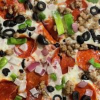 Vail Supreme · Red sauce, Mozzarella, Pepperoni, Sausage, Red onion, Green Bell Peppers, Black Olives