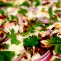 Bbq Pollo · Chicken tenders, BBQ sauce, cilantro and red onions.
