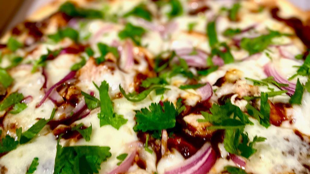 Bbq Pollo · Chicken tenders, BBQ sauce, cilantro and red onions.