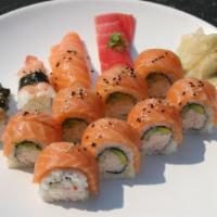 Washington Roll Sushi Combo · (Out) Salmon.
(Inside) Imitation Crab, Cucumber and Avocado.
With 4pcs of Sushi(Tuna, Salmon...
