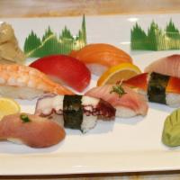 8 Pcs Sushi · 8 pcs chef's choice sushi.