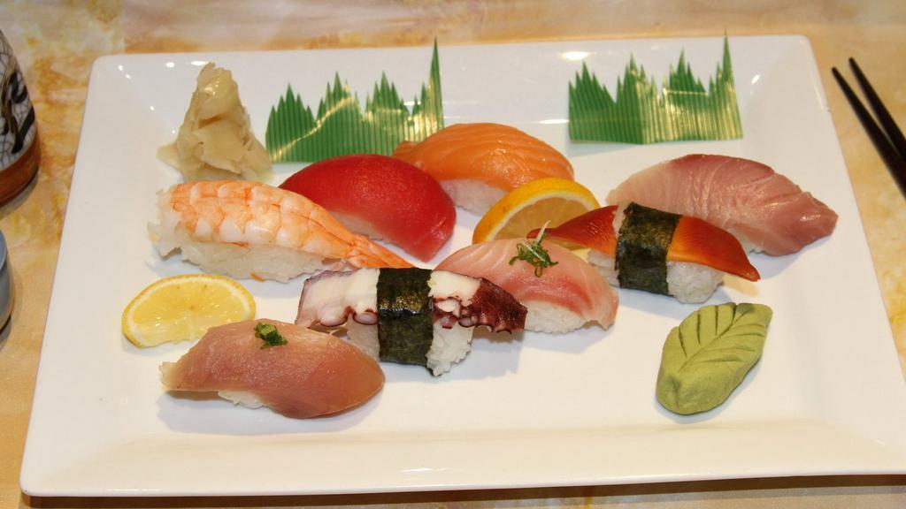 8 Pcs Sushi · 8 pcs chef's choice sushi.