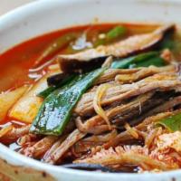Spicy Beef & Vegetable Stew 육게장 · aka yuk gae jang
sliced brisket beef, glass noodle, egg, boiled fern, green onion in spicy b...