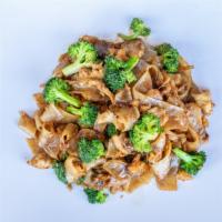 Pad See Ew · Stir-fried Flat Noodle, Egg and Broccoli in Light Brown Sauce with Choice of Meat