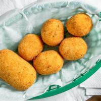 Enroladinho De Carne Moída · Beef Croquette.