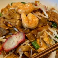 Chow Fun · wide flat rice noodles, bean sprouts, scallions, onions