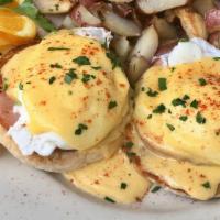 Classic · Nueske’s Canadian Bacon, Hollandaise Sauce, English Muffin