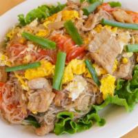 Pad Woon-Sen · Stir fried silver noodles with green onions,tomatoes and egg, choice of chicken,beef, or pork