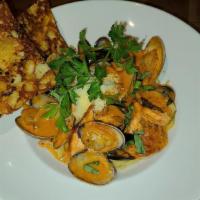 Seafood Linguini · Clams, mussels, prawns, salmon, tomato cream sauce and garlic toast.