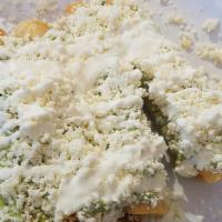 Flautas De Barbacoa · Bañadas en salsa de guacamole, crema y queso fresco.