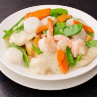 Scallops & Shrimp · Scallops & shrimp sautéed w. carrots, snow peas, broccoli & baby corn in a white sauce.