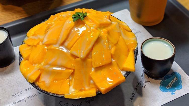 Mango Bingsoo(Regular) · Fresh Mango & Pure Mango Sauce