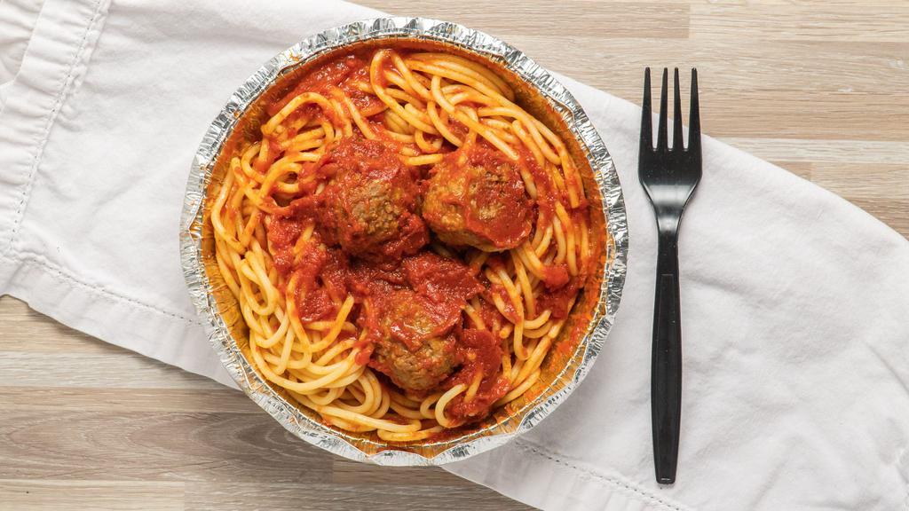 Spaghetti With Meat Sauce · Spaghetti pasta served with meat sauce.