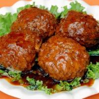 紅燒獅子頭 Lion'S Head Meatballs · Braised pork balls in brown sauce