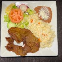Plato De Milanesa · Breaded steak served with rice, beans,salad,and tortillas.