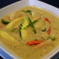 Green Curry · Comes with bell pepper, zucchini, carrot, bamboo, and basil leaves.