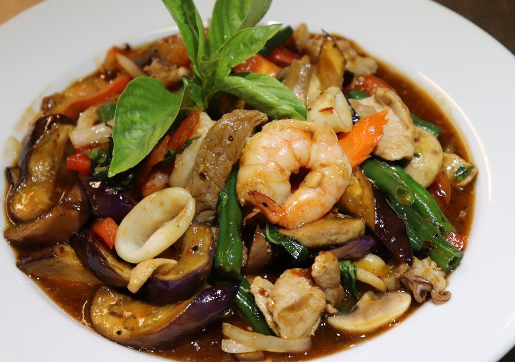 Chef'S Special (Hot) · Shrimp, beef, calamari, chicken, eggplants, green beans, mushrooms, onions, bell peppers, and fresh basil stir fried in our house spices.