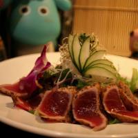 Tuna Tataki Salad · Spring Mix w / Seared Tuna
