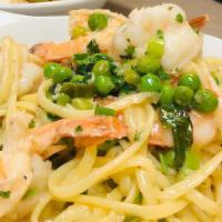 Linguine Scampi · Linguine pasta served in a garlic, olive oil, butter, white wine sauce, with prawns and peas.