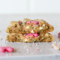 Circus Party Box · Four huge cake batter cookies, with white chocolate, sprinkles and animal cookies