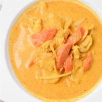 Yellow Curry · Yellow curry with potato, carrot, onion and coconut milk.