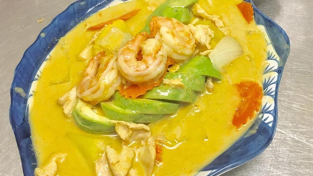 Avocado Curry · Yellow curry, chicken and shrimp, potatoes, carrots, onions, coconut milk.