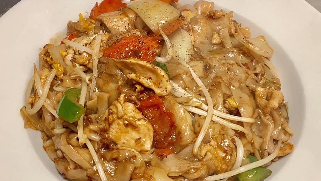 Pad Kee Mow (Drunken Noodle) · Pan fried flat rice noodles with spicy garlic sauce, bean sprouts, tomatoes, onions, carrot, eggs, bell peppers, and Thai basil.