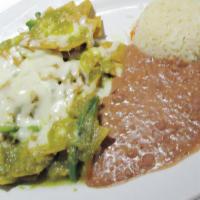 Chilaquiles Verdes · A Mexican breakfast made of tortilla štrips, topped with green sauce & melted cheese