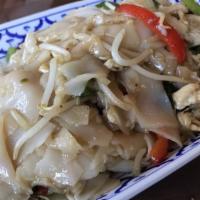 Pad Kee-Mao (Spicy Noodle) · Medium. Flat rice noodle with choice of chicken, or pork, or tofu, sauteed with bean sprout,...