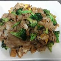 Pad See Ew Veg. · Pan Stir fried wide rice noodles with egg, tofu and broccoli