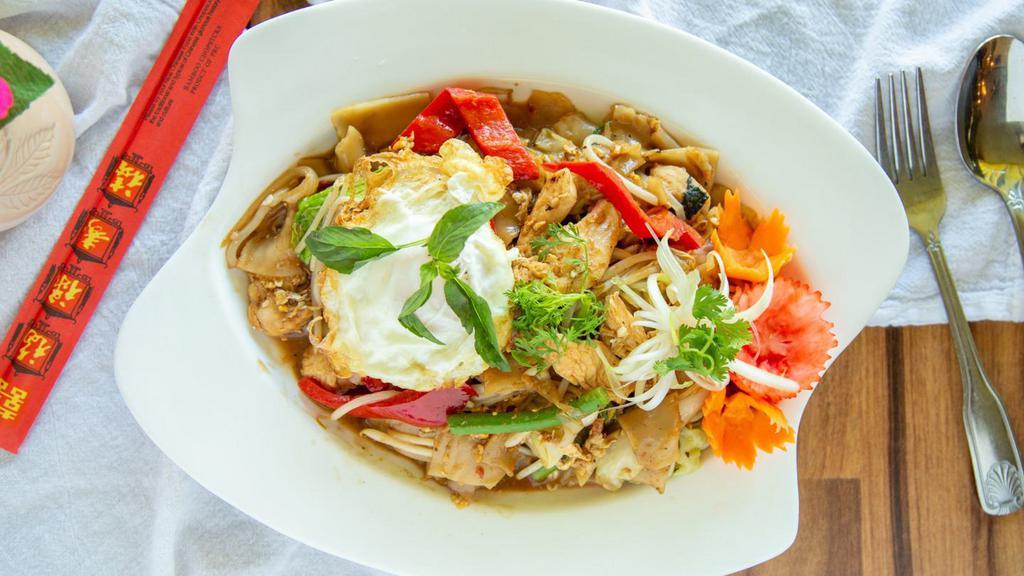 Drunken Noodles (Pad Kee- Mao) · Pan fried wide rice noodles with egg, bean sprouts, cabbage, bell pepper, onion and thai basil in spicy garlic sauce.