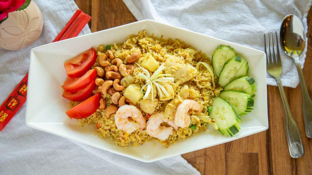 Phuket Fried Rice · Egg, chicken and shrimp, onion, tomato, cashew nut, green onion with pineapple and curry powder.
