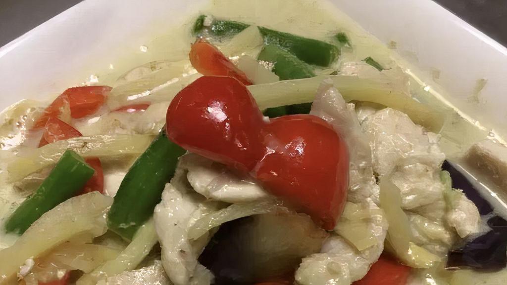 Green Curry (Kaeng Kiew Warn) · Choice of: chicken, pork, beef, tofu, mixed vegetables, shrimp, calamari, or seafood. Green beans, eggplant, bell peppers, bamboo shoots, sweet basil, and your choice of protein simmered in coconut milk and green curry.