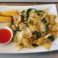 Spinach Noodle · Stir-fried noodles with spinach, eggs in yellow curry.