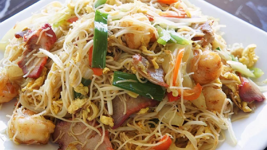 Singapore Rice Noodle · Includes Shrimp, BBQ Pork, Chicken, and Veggies in Curry.