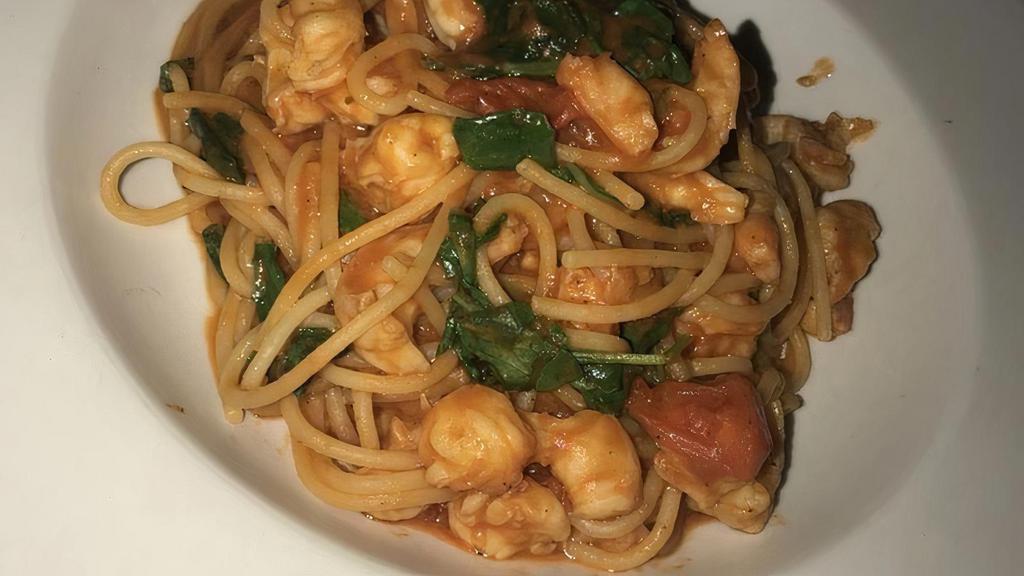 Spaghetti Scampi E Rucola · shrimp, arugula, light tomato sauce