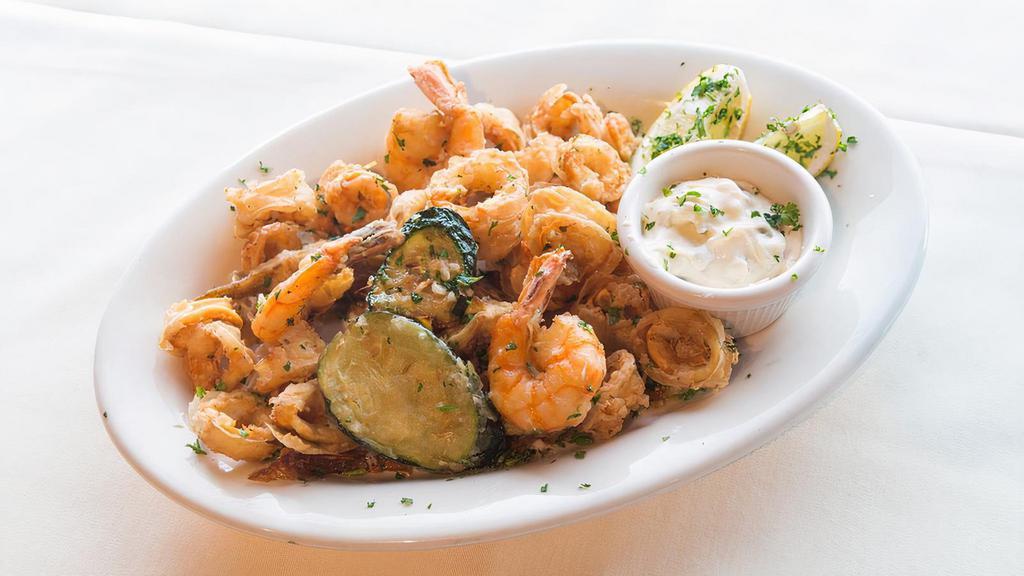 Rabas Mixtas · Fried calamari with shrimp and vegetables with a touch of garlic.