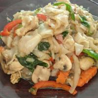 Pad Kee Mao  (Drunken Noodle) · Wide size rice noodle, garlic, fresh chili, onion, bell pepper, carrot, mushroom and basil l...