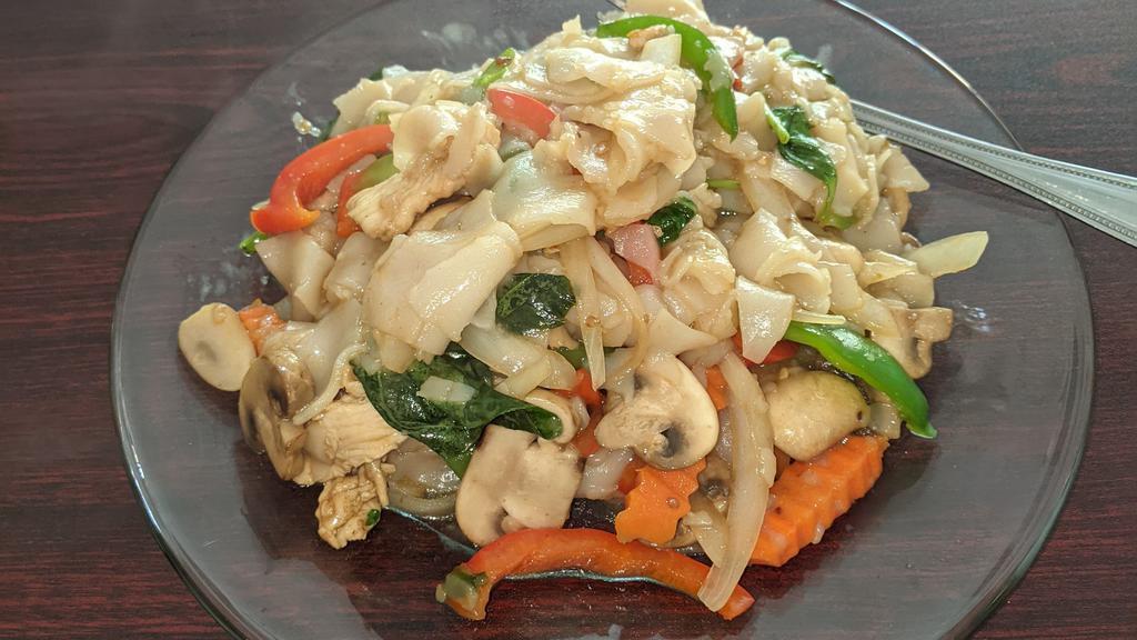 Pad Kee Mao  (Drunken Noodle) · Wide size rice noodle, garlic, fresh chili, onion, bell pepper, carrot, mushroom and basil leave.