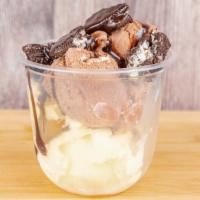 Als Cream Bowl · 1 Scoop of Vanilla Ice Cream
1 Scoop of Ice Cream
++ Crushed Oreo topping!!