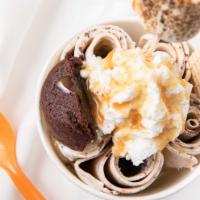 Chocolate Explosion · Organic Base, Brownie, Caramel.

Toppings: Whipped Cream, Brownie, Hot Marshmallow, Caramel ...