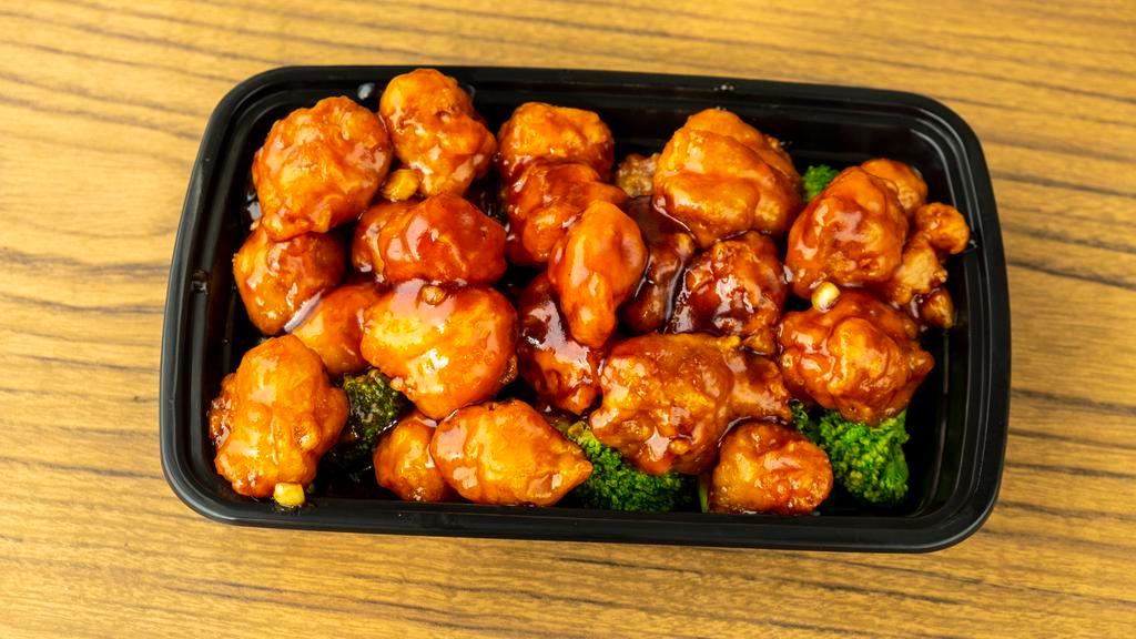 General Tso'S Chicken · Fried crispy chicken w. Broccoli in spicy brown sauce. Hot & spicy.