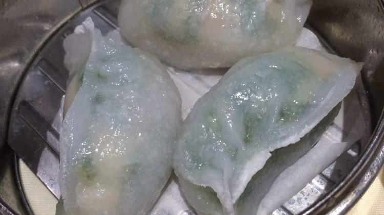 D5 Shrimp Dumpling With Chives韭菜餃 · Three pieces.