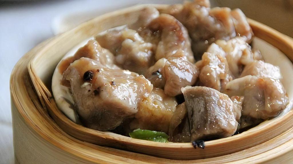Steamed Pork Spareribs 排骨 · with Rice Noodle.