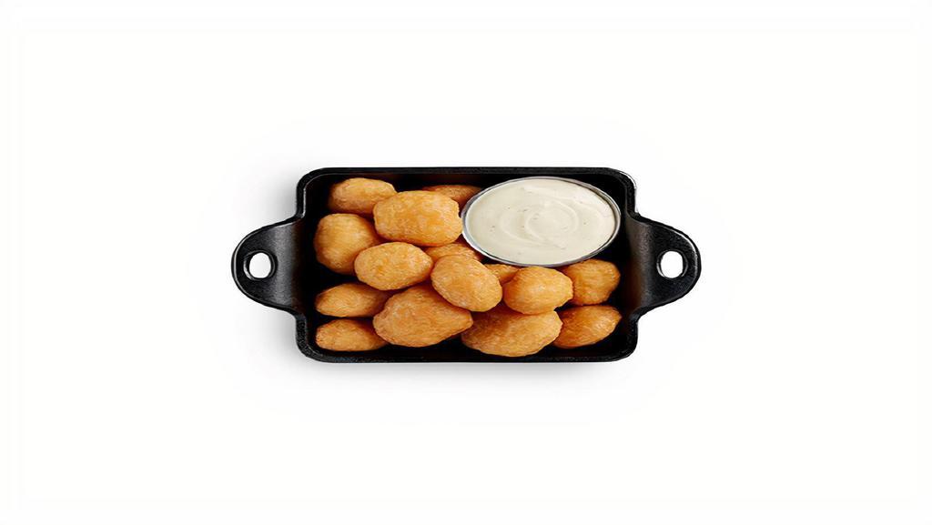 10 Pc.Cheddar Pints Beer Battered Cheddar Cheese Curds · WHY YOU’LL LOVE IT
Real Wisconsin white cheddar cheese curds battered in Brew City’s one-of-a-kind crispy beer batter.
