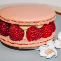 Sweet Ludivine · Raspberry Macaron shell , vanilla butter cream and fresh raspberries