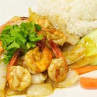 Lemongrass Curry Shrimp (Com Tôm Xào Sả Ớt) · Lemongrass stir-fried curry shrimp with a side of rice.