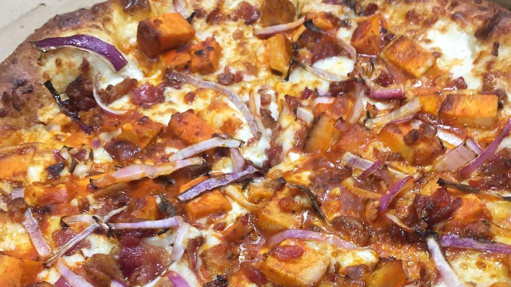 White Buffalo Specialty Pizza · White sauce base, buffalo chicken, bacon, and red onion.