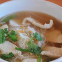 D-Kuay Tiew Nam Sai · Noodle soup clear broth.